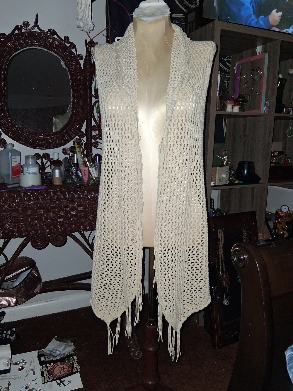 Open-Knit Fringe Sleeveless Vest - Cream